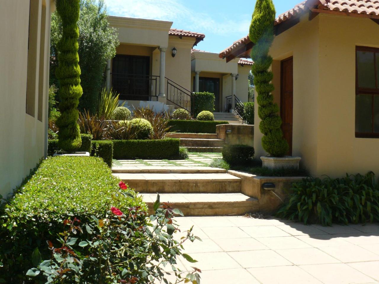 Moon And Sixpence Garden Guest House Muldersdrift Exterior foto
