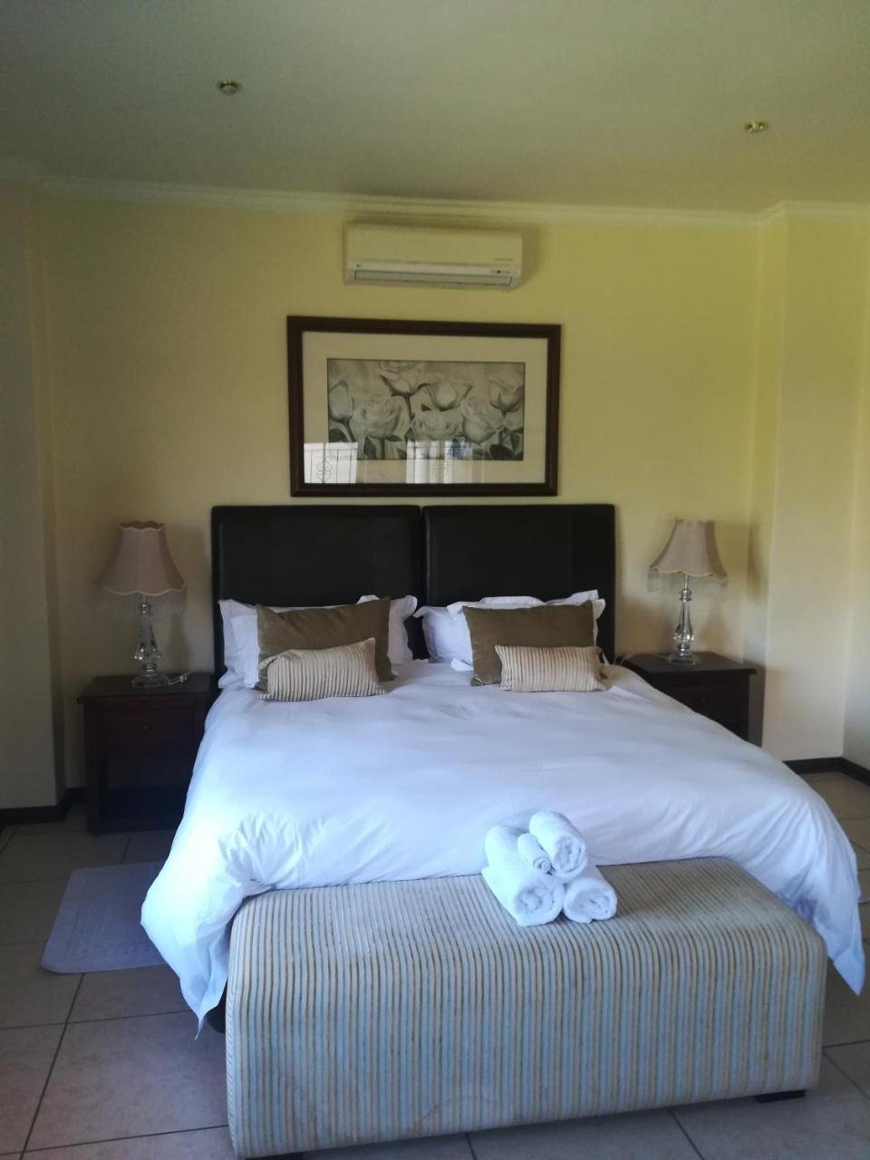 Moon And Sixpence Garden Guest House Muldersdrift Habitación foto