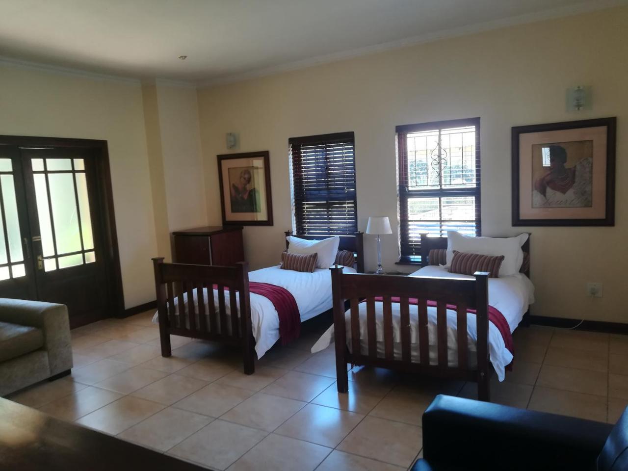 Moon And Sixpence Garden Guest House Muldersdrift Habitación foto